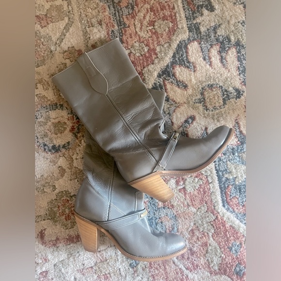 Grey pre loved leather boots! - Picture 1 of 4